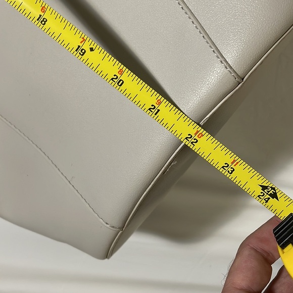 Beautiful light grey satchel style women’s pocket book. Like new condition. - Picture 3 of 8